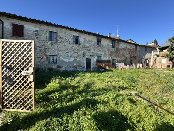 Camaioni Casale da ristrutturare