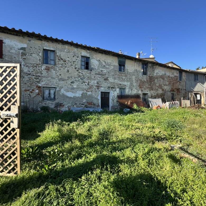 Camaioni Casale da ristrutturare