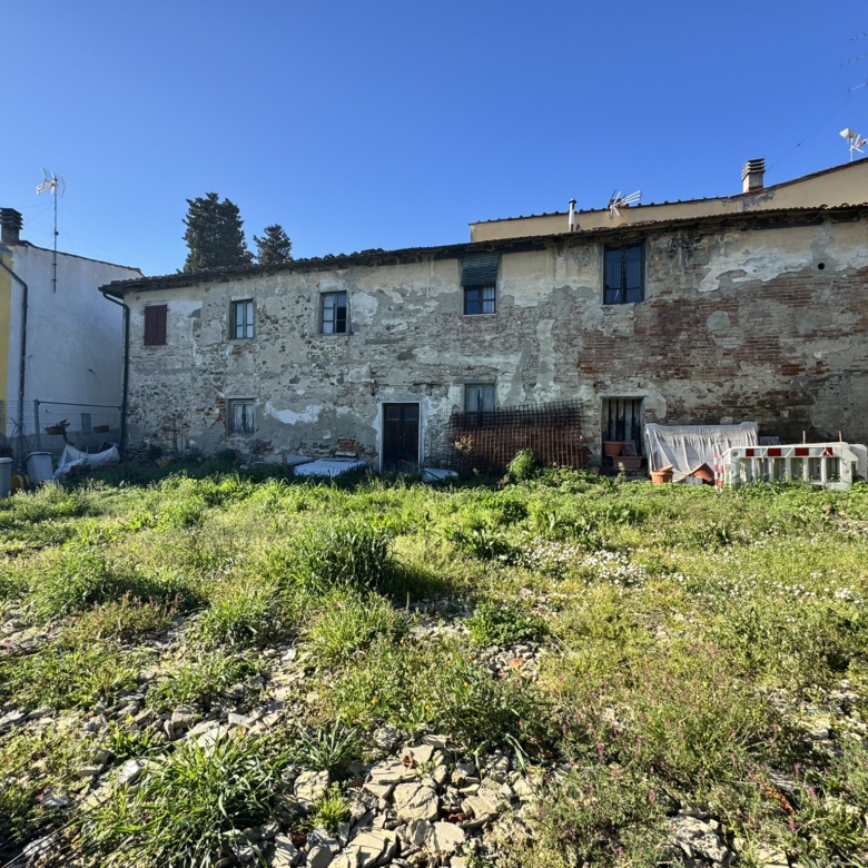 Camaioni Casale da ristrutturare