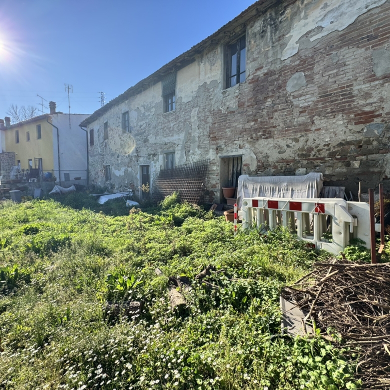 Camaioni Casale da ristrutturare