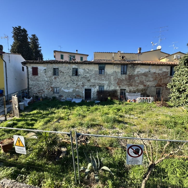 Camaioni Casale da ristrutturare