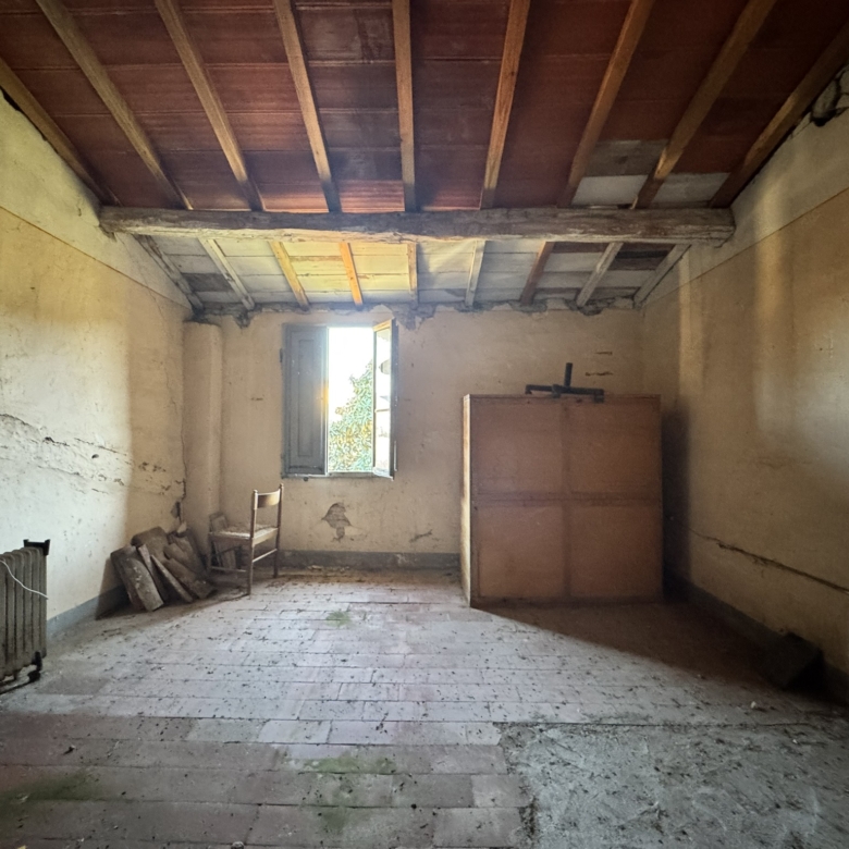 Camaioni Casale da ristrutturare