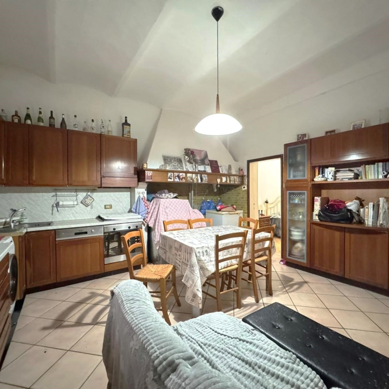 Limite sull’Arno Casa Indipendente 6 Locali