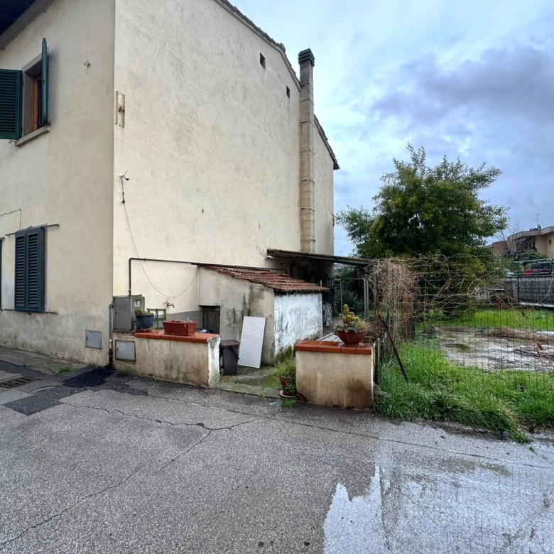 Limite sull’Arno Casa Indipendente 6 Locali