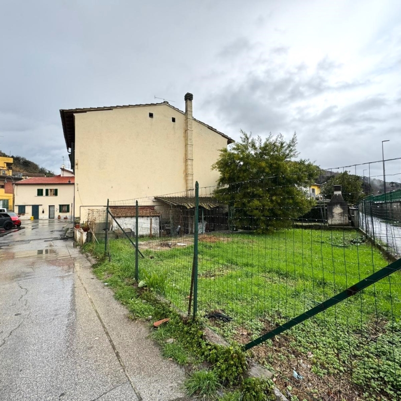 Limite sull’Arno Casa Indipendente 6 Locali
