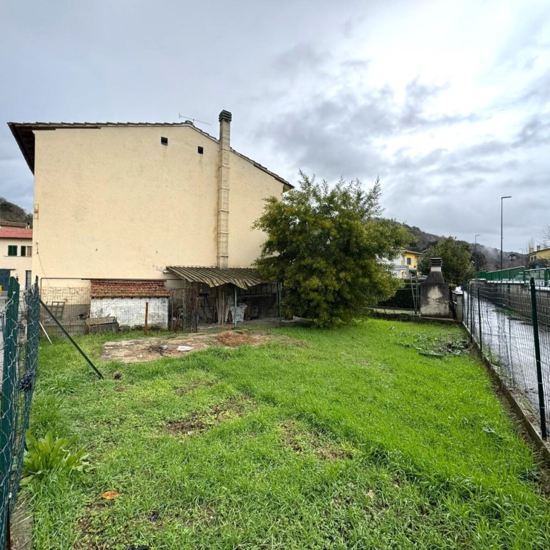 Limite sull’Arno Casa Indipendente 6 Locali