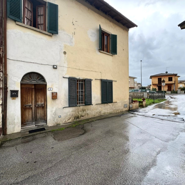 Limite sull’Arno Casa Indipendente 6 Locali